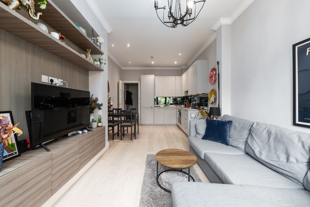 PBC | Two Bedroom Apartment in Clapham: 37 CAV