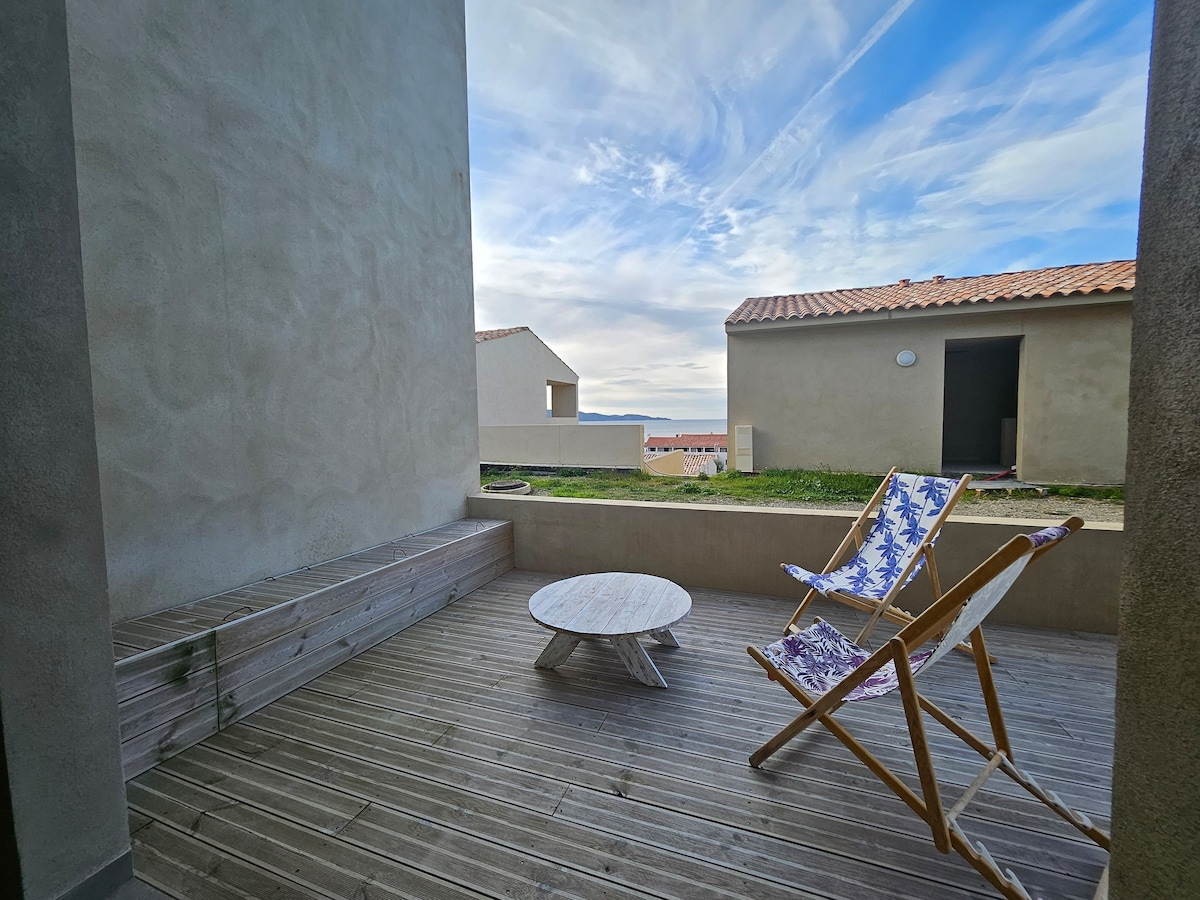 Suite et terrasse à la plage by Monarca