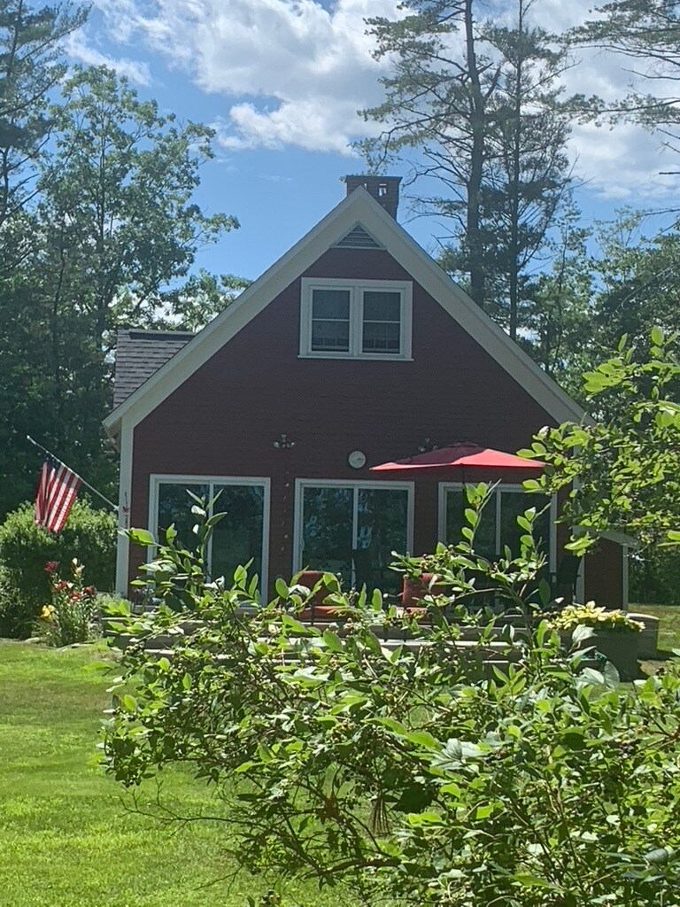 Peaceful lakefront getaway