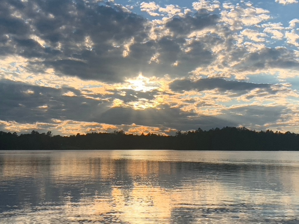 Peaceful lakefront getaway