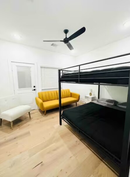 10mins DT houston with 6 beds