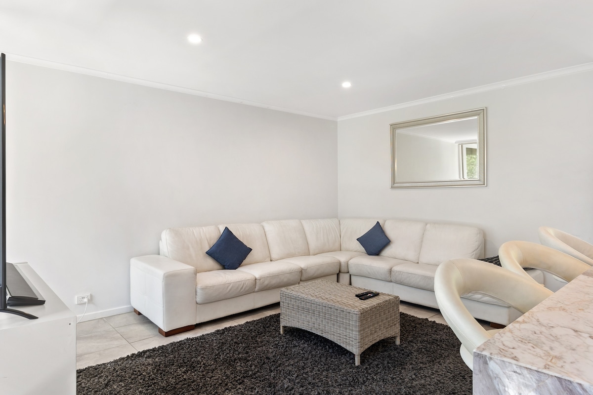 Luxury 3-bedroom Apmt | Toorak