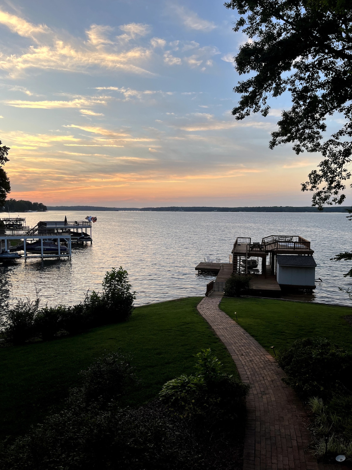 Beautiful Lakefront Home on Lake Gaston