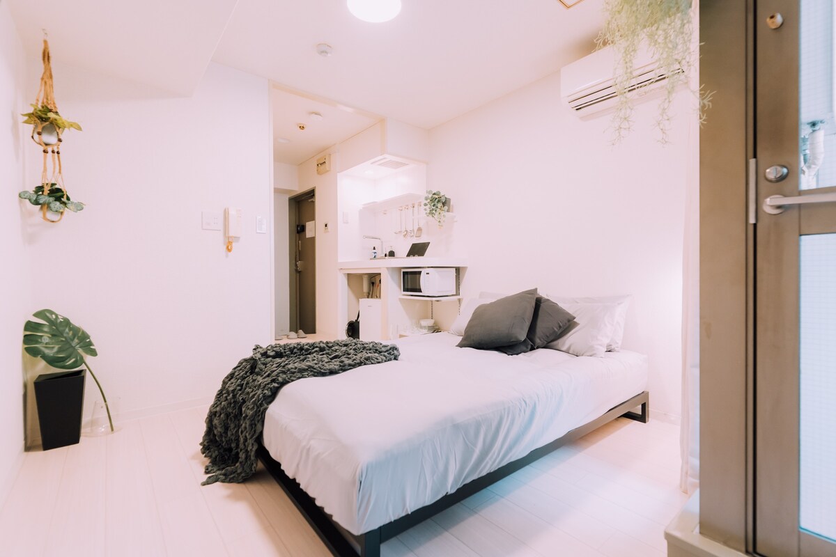 Minimalist Loft 4: Namba Compact Studio & 24/7 Gym