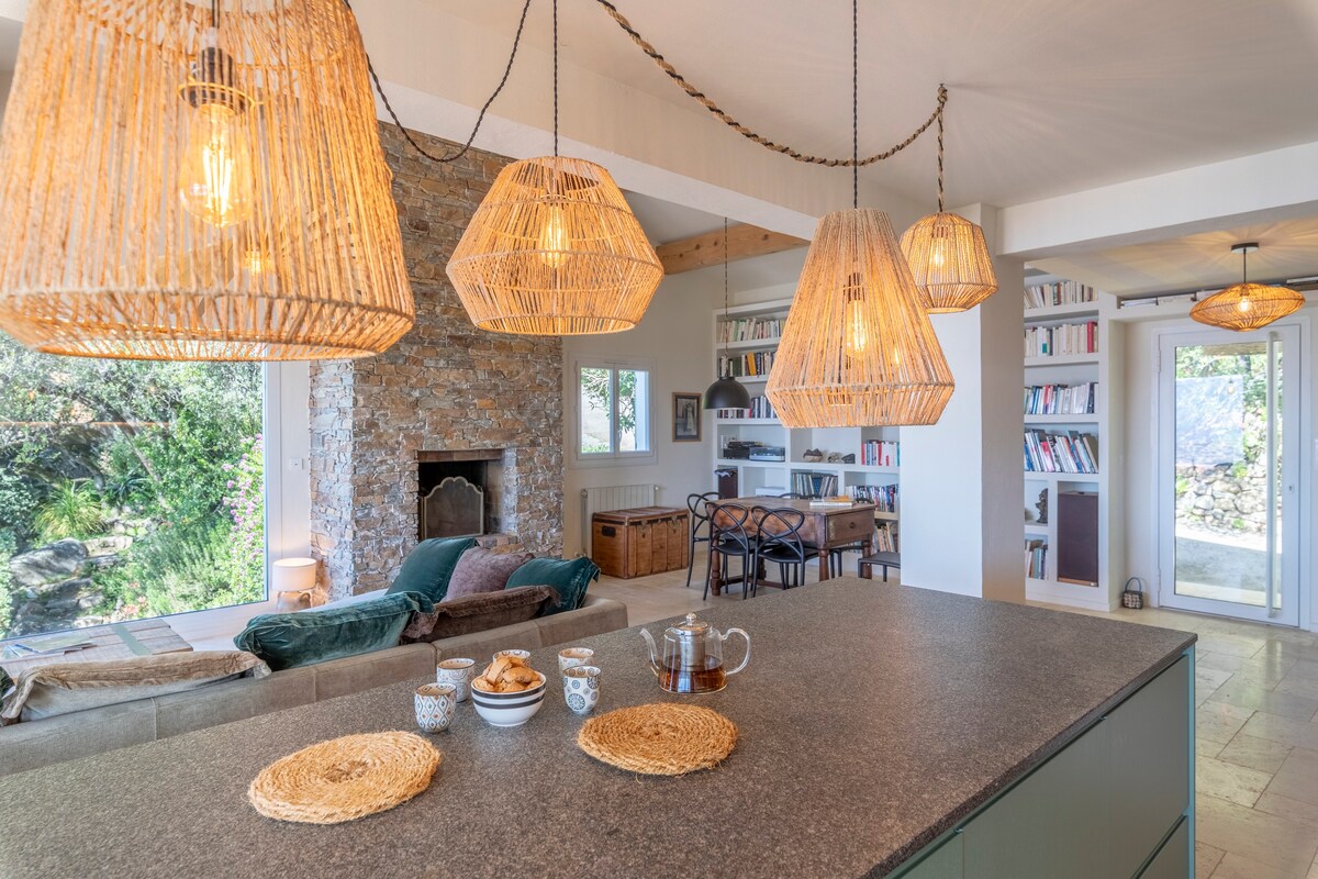 Villa contemporaine rénovée, vue mer, 10 personnes