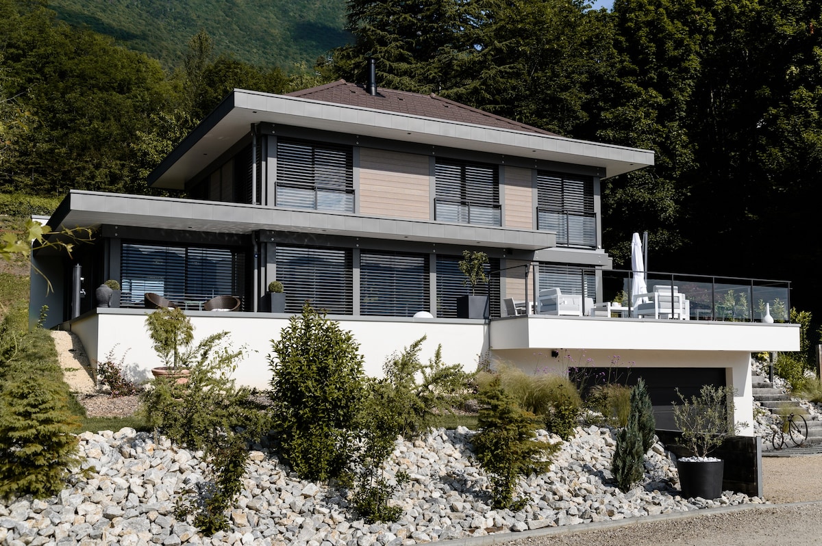 Villa avec piscine à 150m du lac