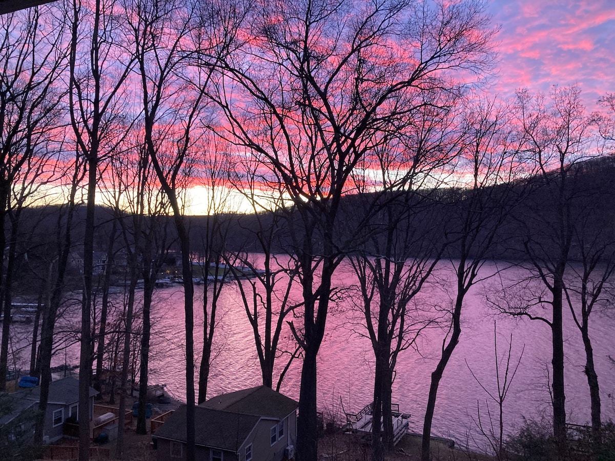 Candlewood Lake Getaway