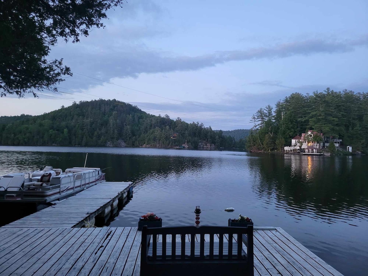 可欣赏壮丽湖景的单间公寓小屋