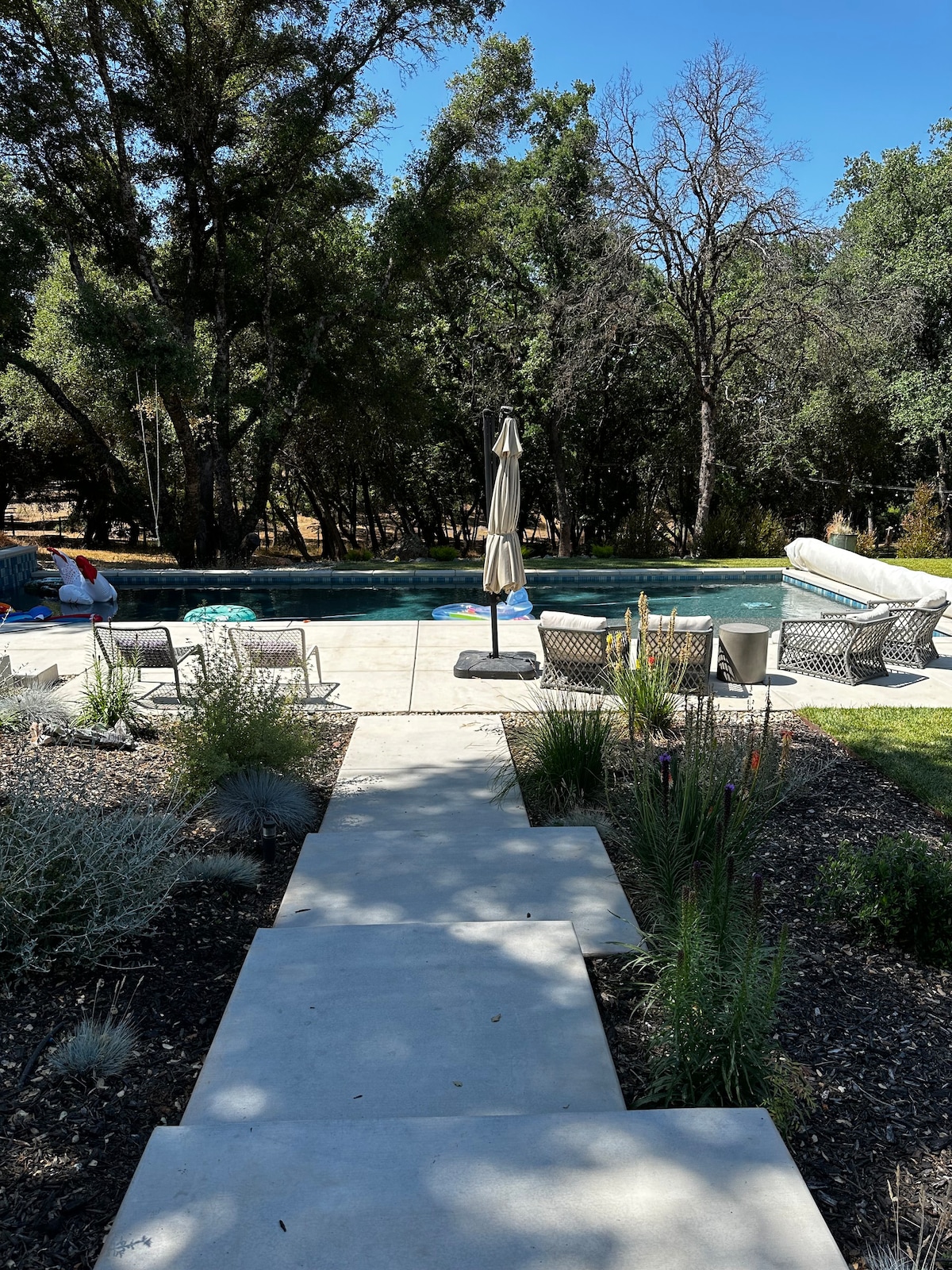 Rancho Relaxo - 2 Acres Country Getaway with Pool