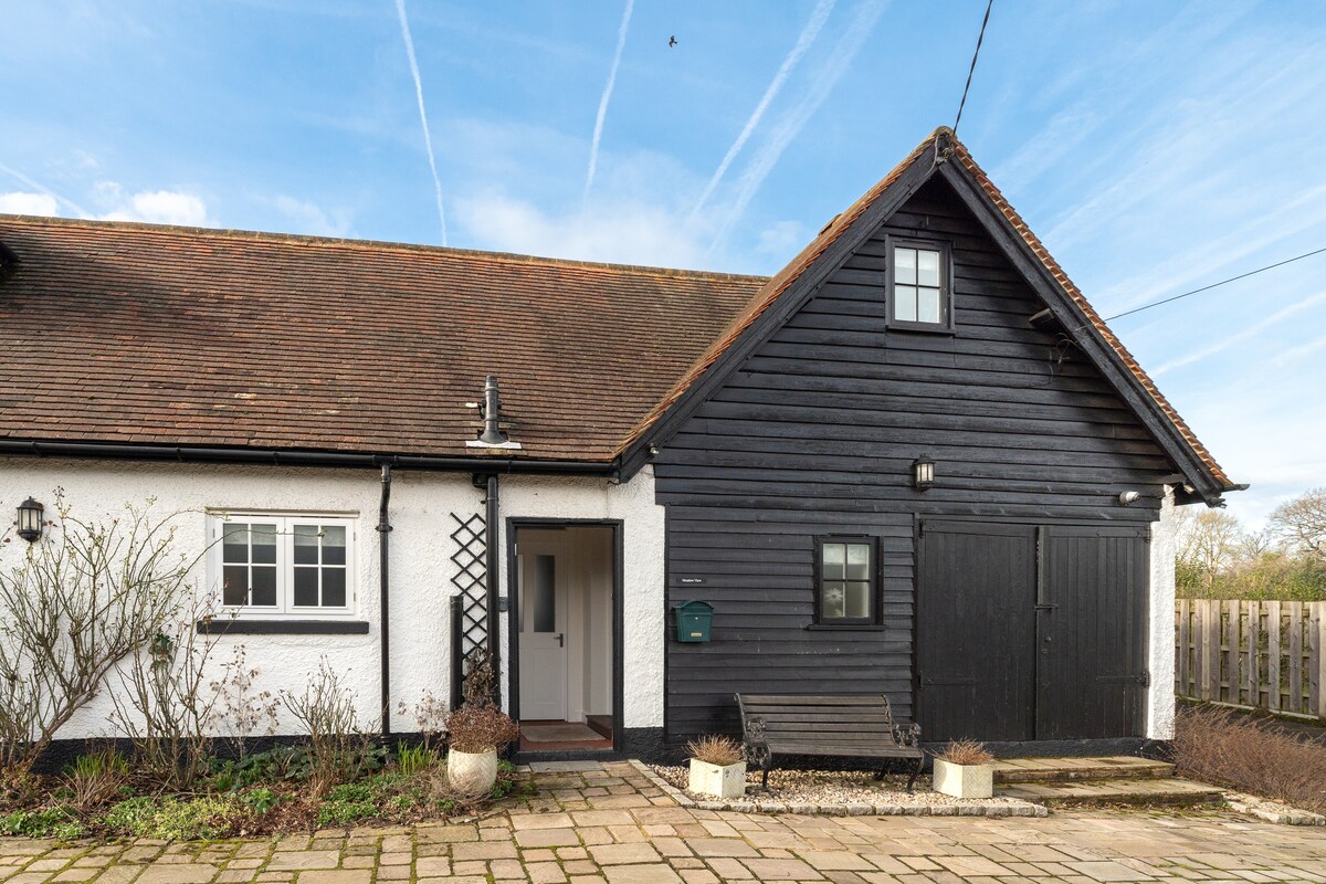 Tranquil Chilterns Farm Hideaway