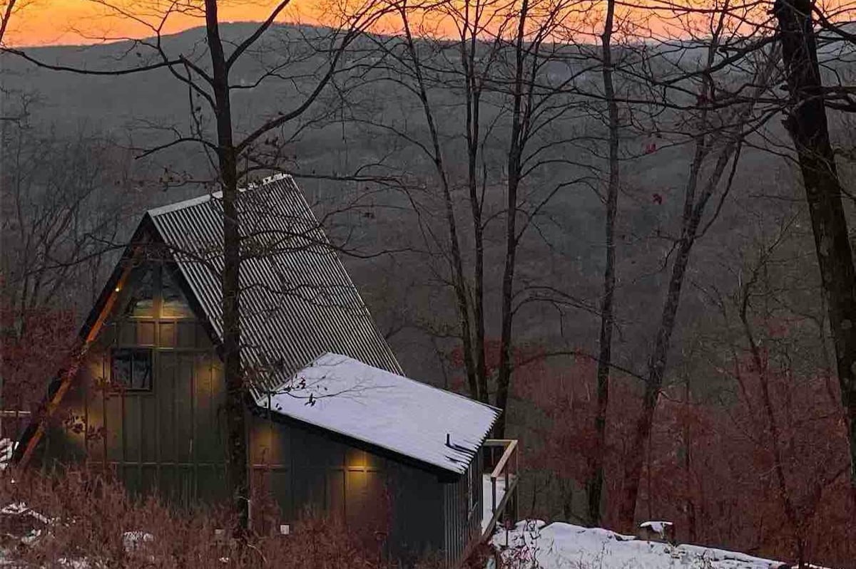 New A-Frame: Hot Tub and Views!