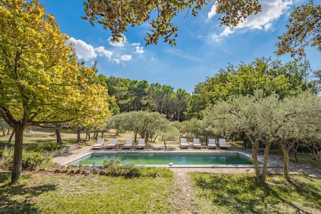 Authentic provencal villa with swimming pool