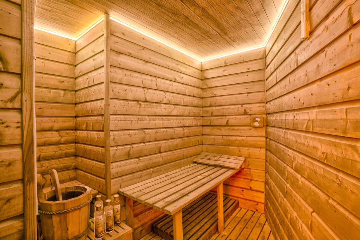 Deauville Luxury Blue Loft : sauna and inside pool
