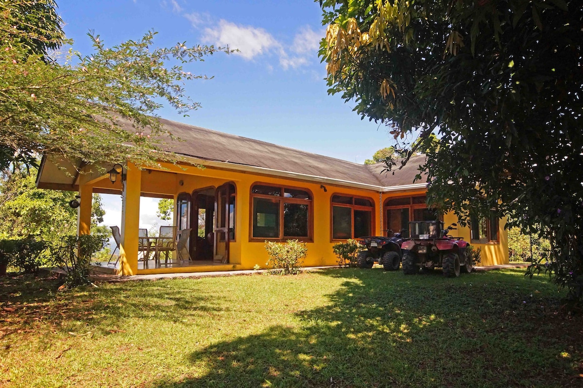 Casa del Sol - Quiet Jungle House near Beaches