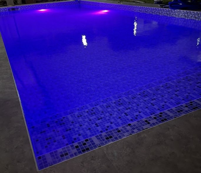Kubo游泳池，可容纳5位房客