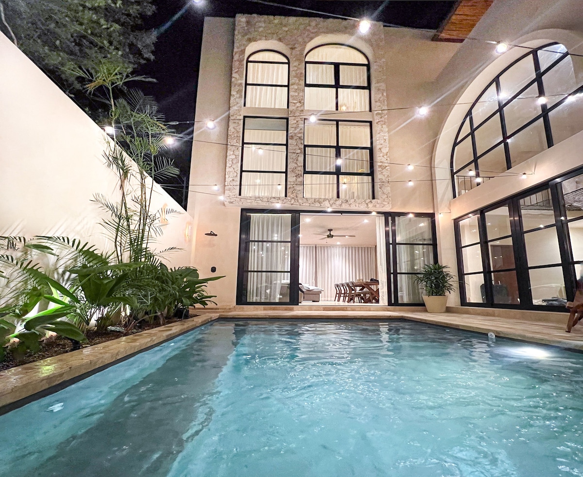 Jungle villa -2 private pools-breathtaking rooftop