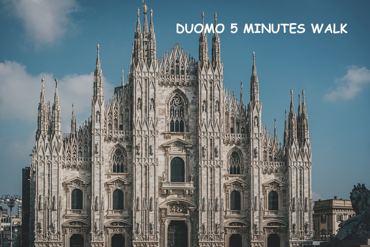 via Broletto 37: Duomo and Castello 5 min. walk