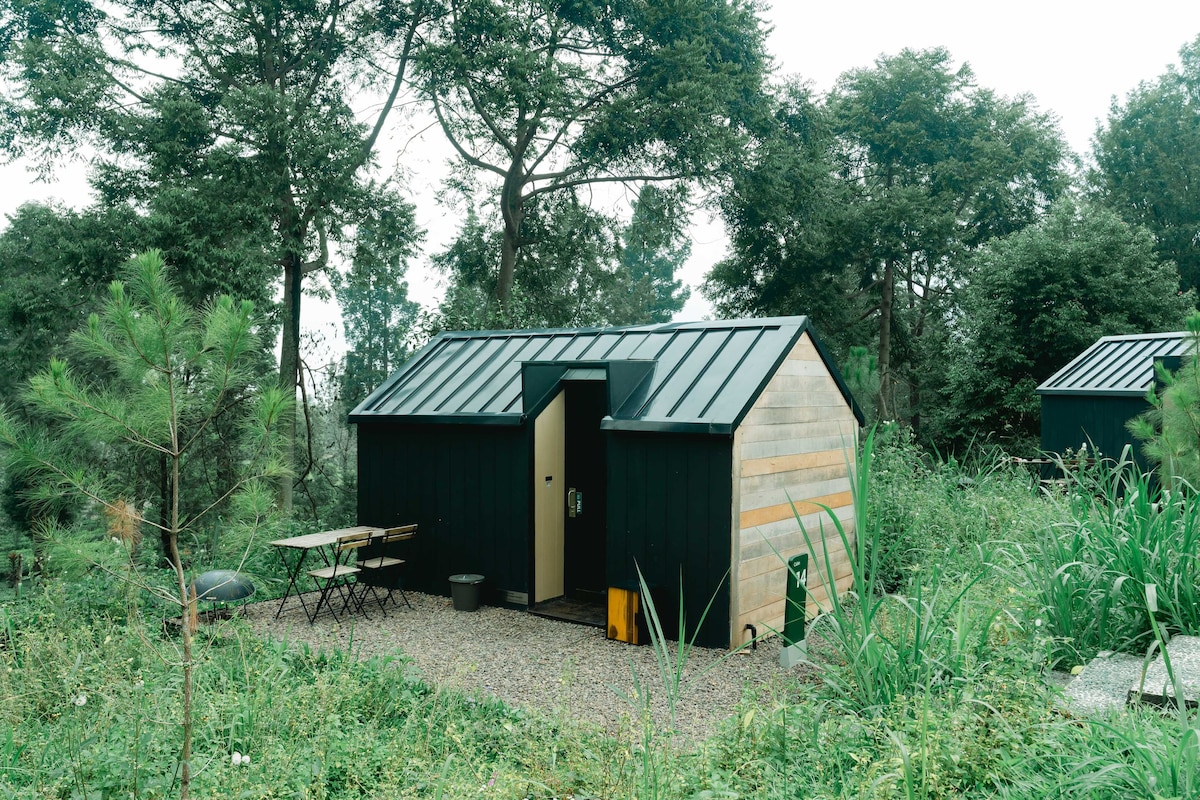 Peaceful Cabin at Gunung Mas, Puncak | 2Pax