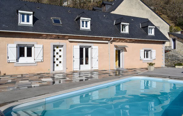 Villa avec piscine + belle vue