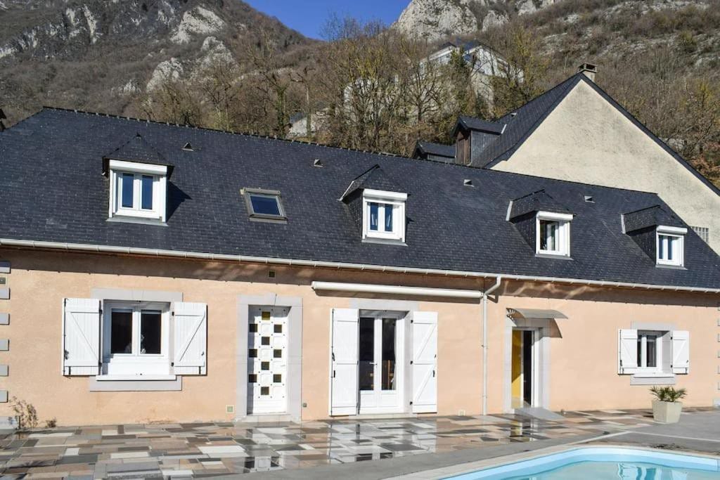 Villa avec piscine + belle vue