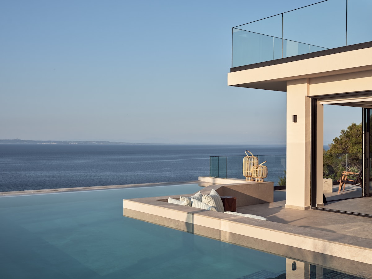 Bardo Villa, 180° of Endless Blue