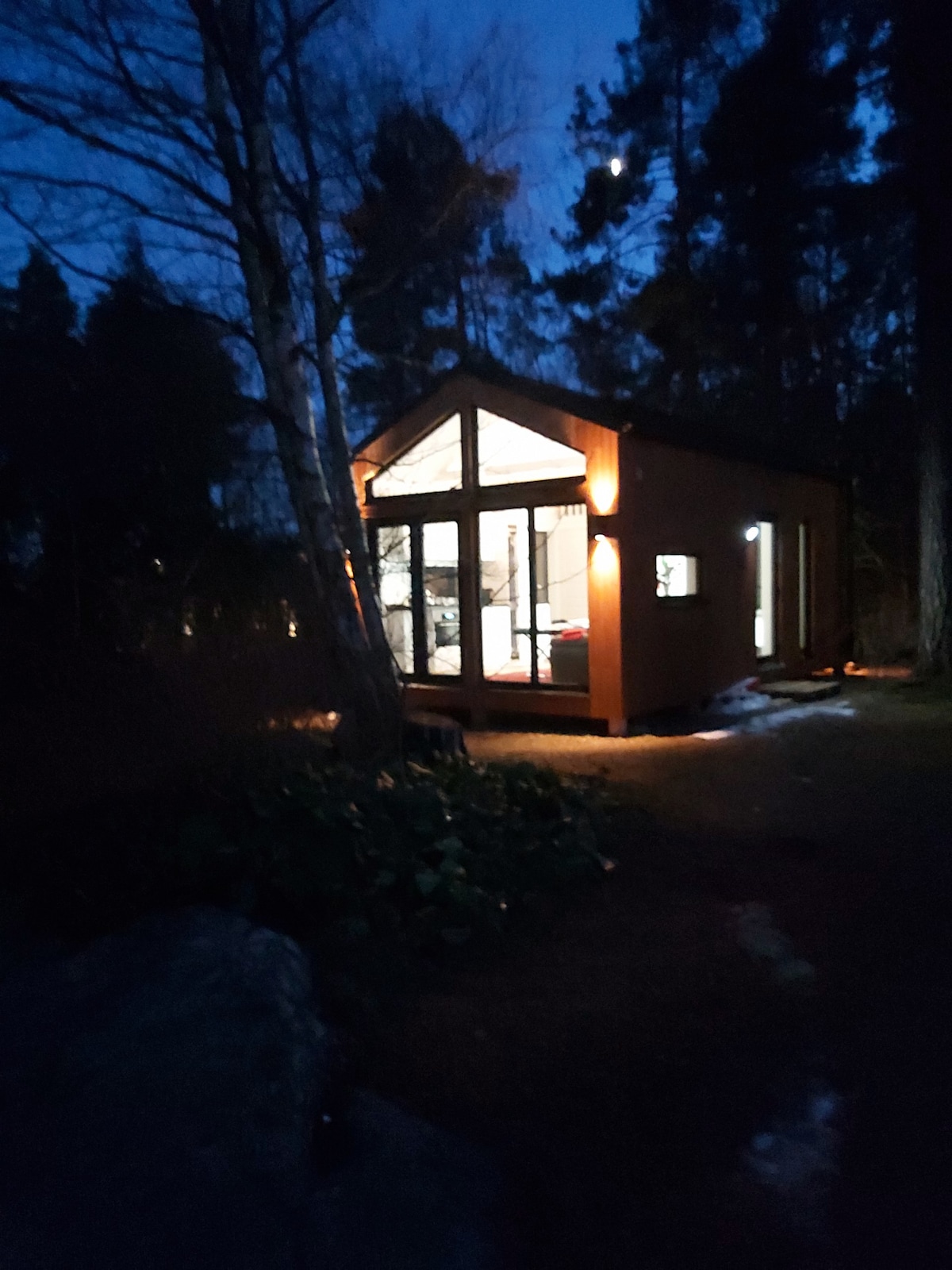 Cottage close nature. 15 min to Sthlm. Up to 4 ppl