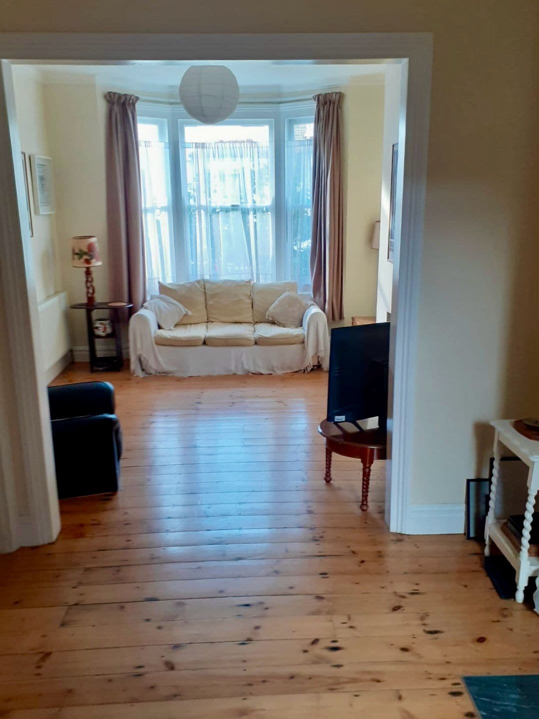 Double Room in a spacious House & Garden, Leyton