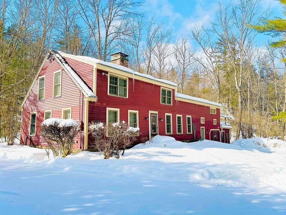 River House w/ Hot Tub!  Close to Mountain & More