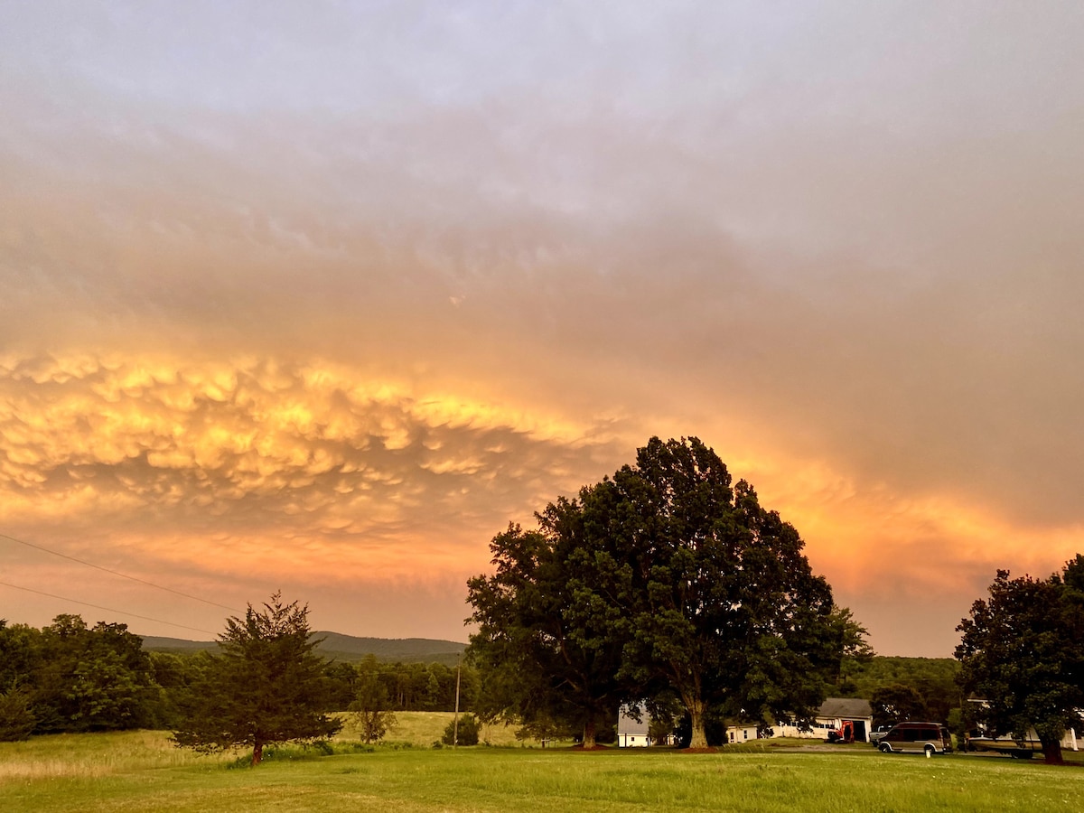 Scenic Farmhouse Escape