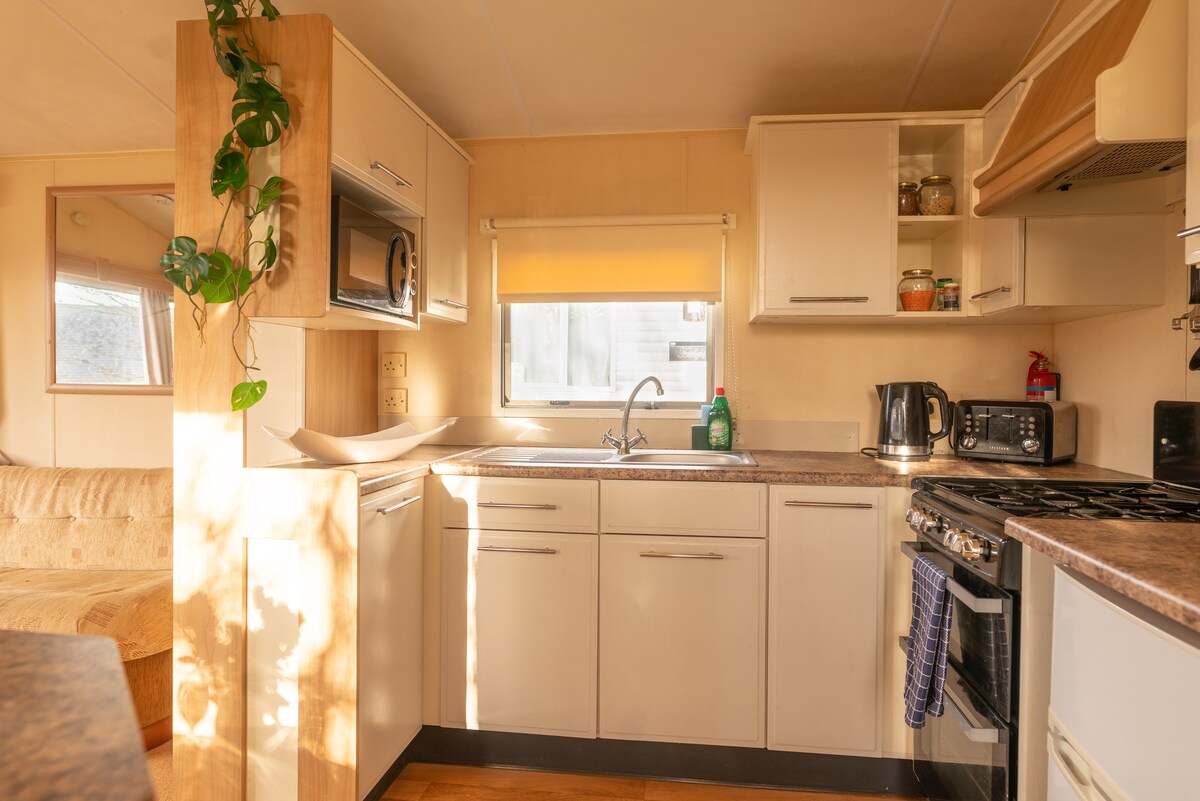 1 Meadow Brooke Caravan - 3 Bed, Sleeps 6