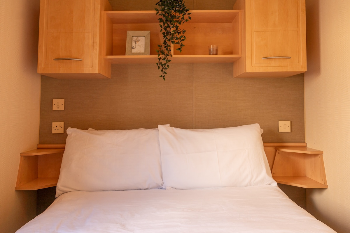 1 Meadow Brooke Caravan - 3 Bed, Sleeps 6