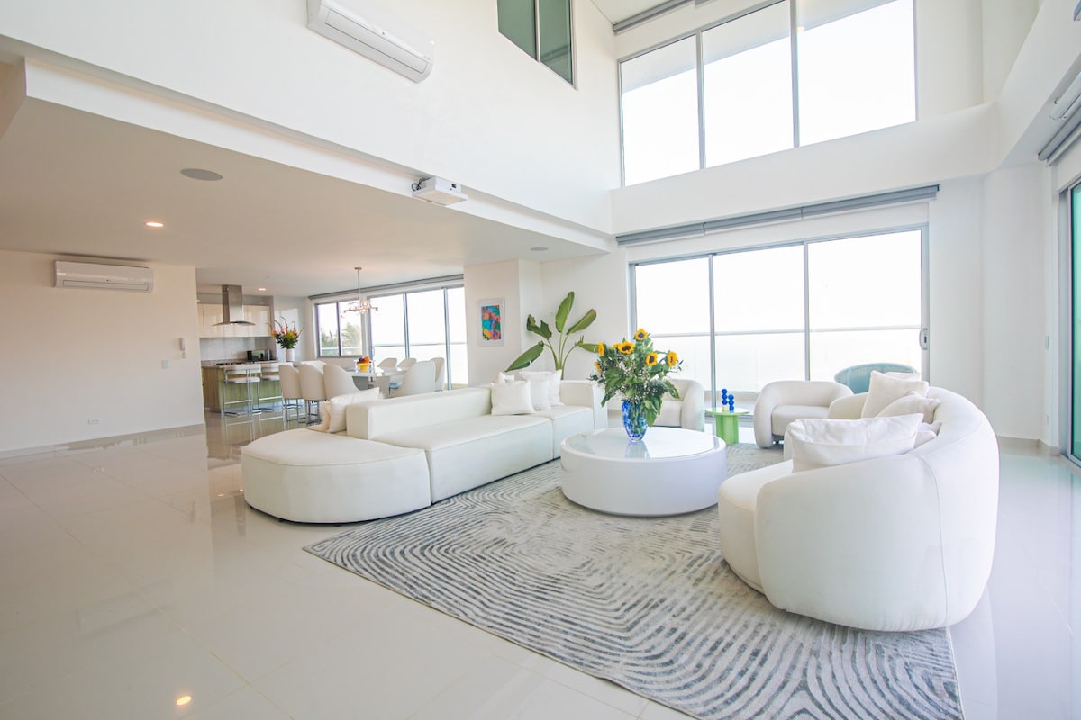 Modern Beach Penthouse Near Centro Walled City