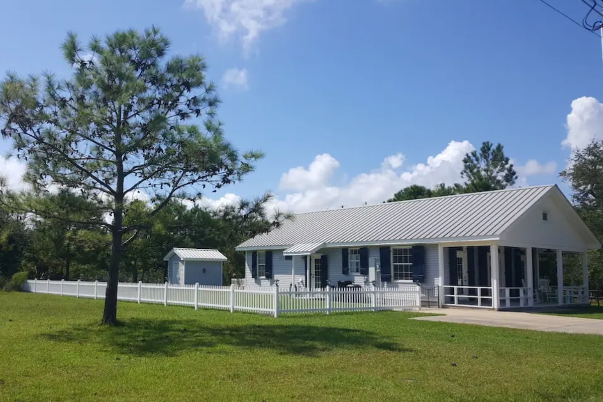 Ground-level Creola Cottage - 600 ft from beach!