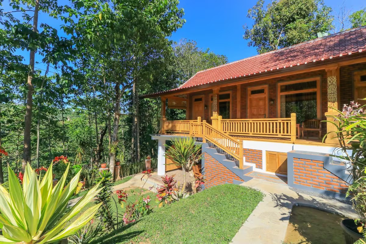 3BR Private Wooden Bungalow in Tabanan
