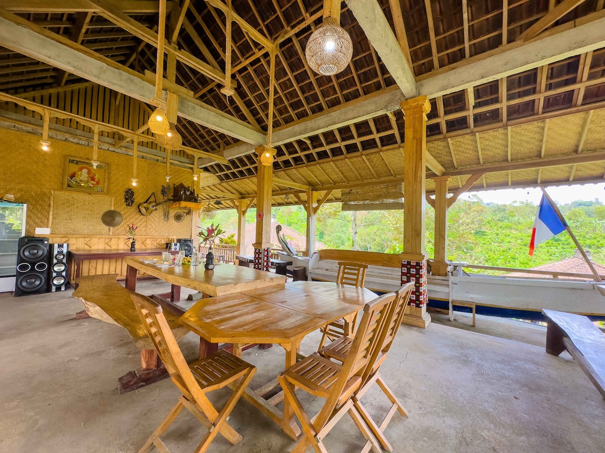 3BR Private Wooden Bungalow in Tabanan