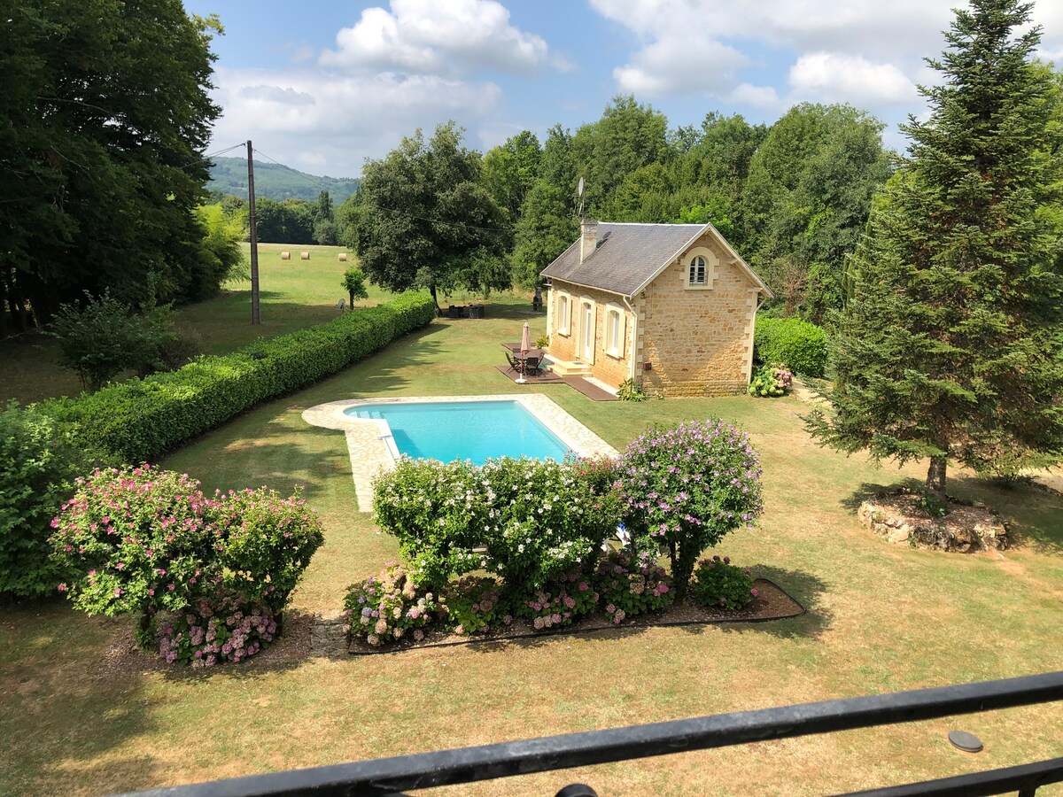 Dordogne gîte with private pool.