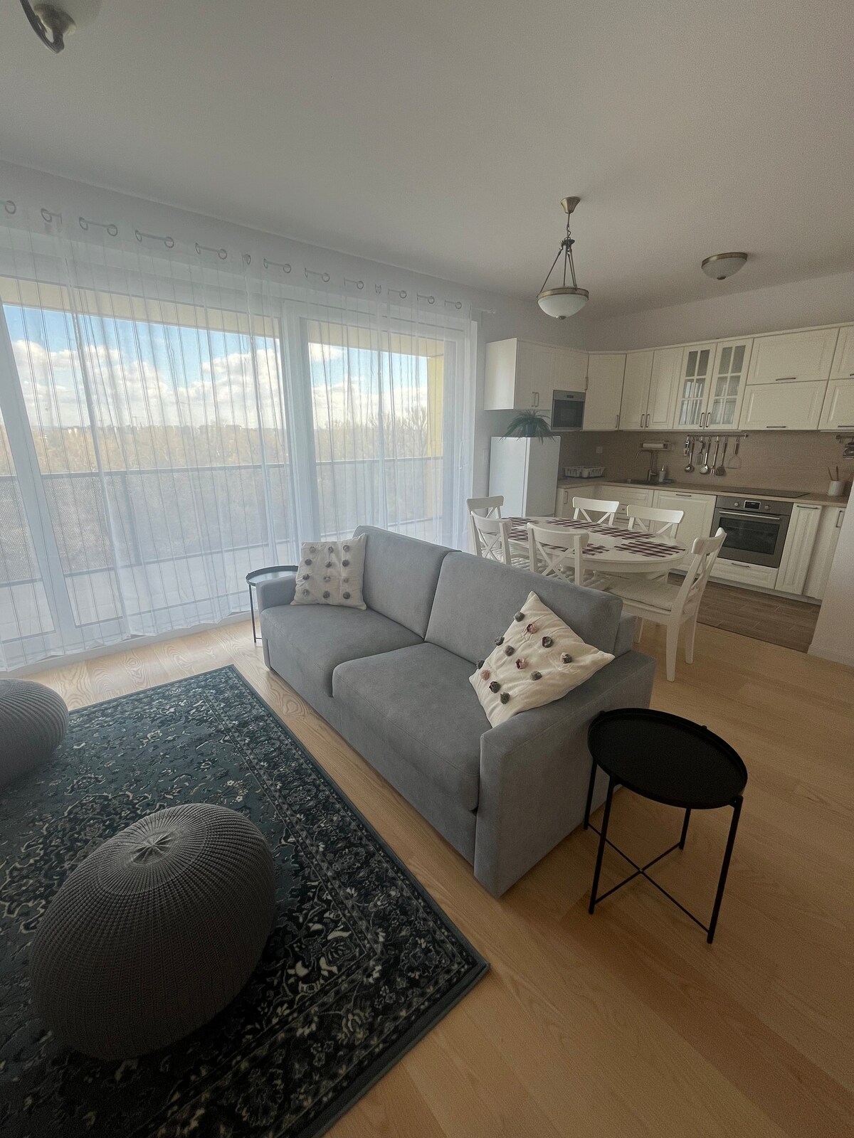 WaterFront City Two Bedroom Apartment by UrbanRent