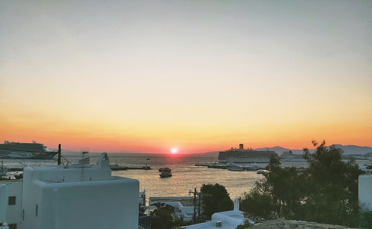 Mykonos Town Studio with Kitchen