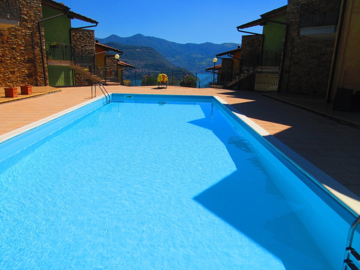 Casa Lago - Luxury apartment. Large swimming pool.