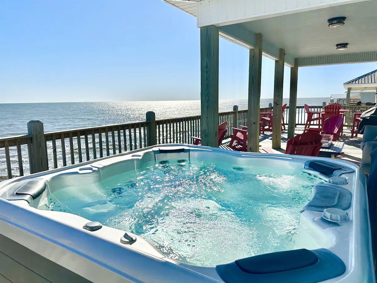 Waterbirds - Beachfront Home, 4bd/2bth, Hot tub