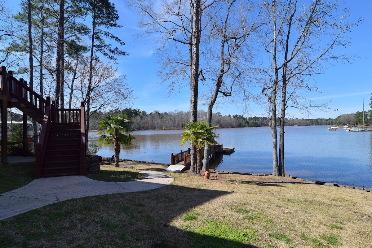 Southern Comfort Cabin | 4BR | Dog Friendly!