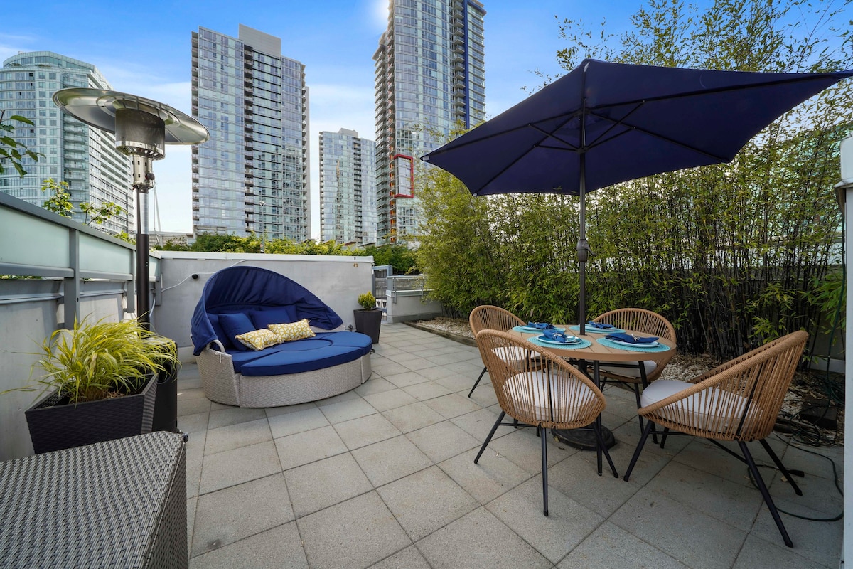 Private Rooftop Patio |5 star Amenities| Parking