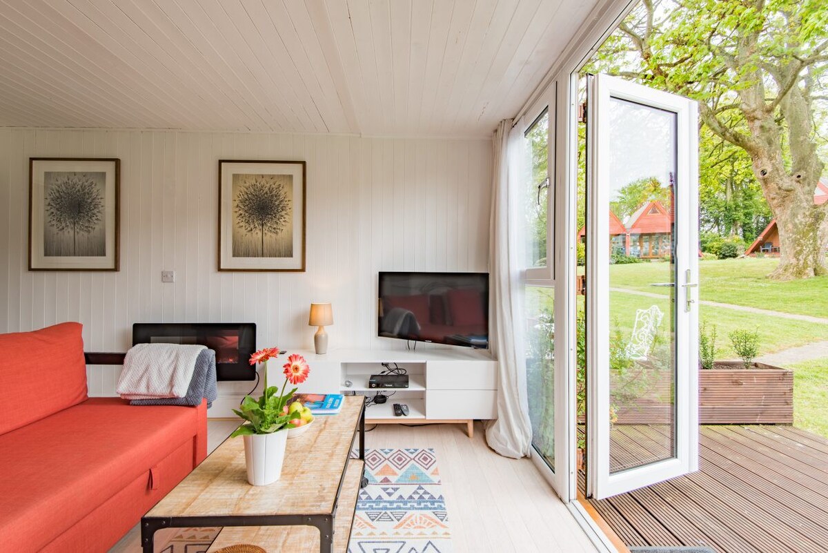 Chalet 53 *Deluxe* at Kingsdown Park by the sea