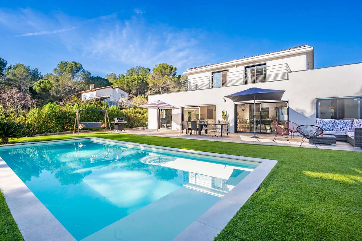 maison moderne luxueuse avec piscine et 4 chambres
