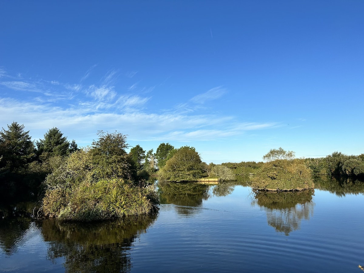 Luxury Lakeside Bell Tent (1)