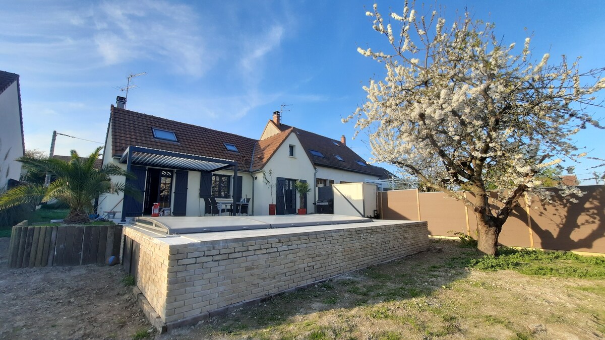 Maison avec jardin et piscine