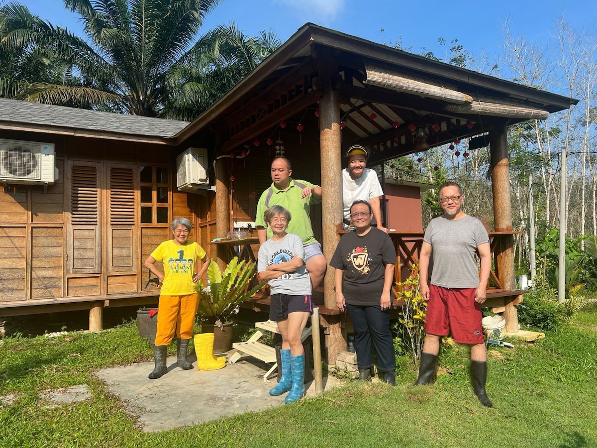 Kampung House @ HappyLand Pertang