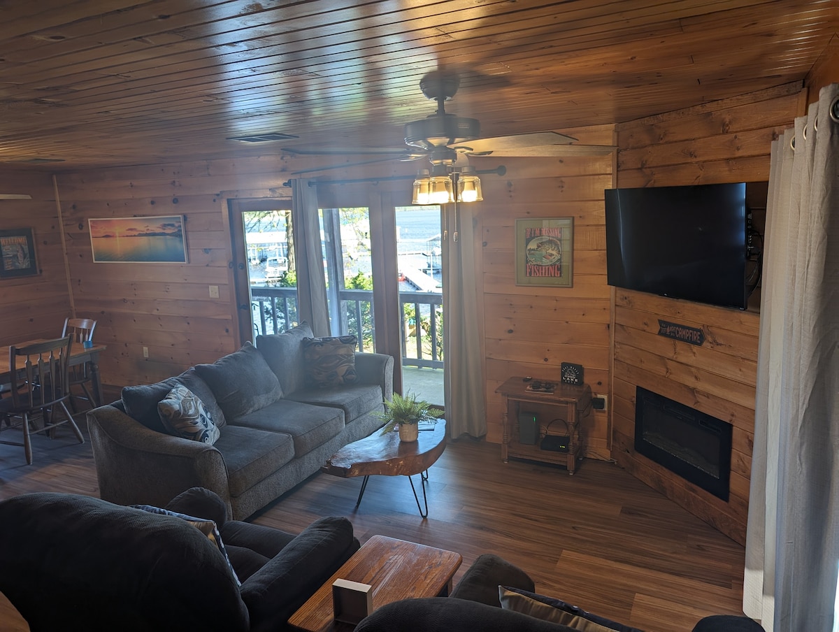Newly Remodeled! Kentucky Lake Waterfront Cabin