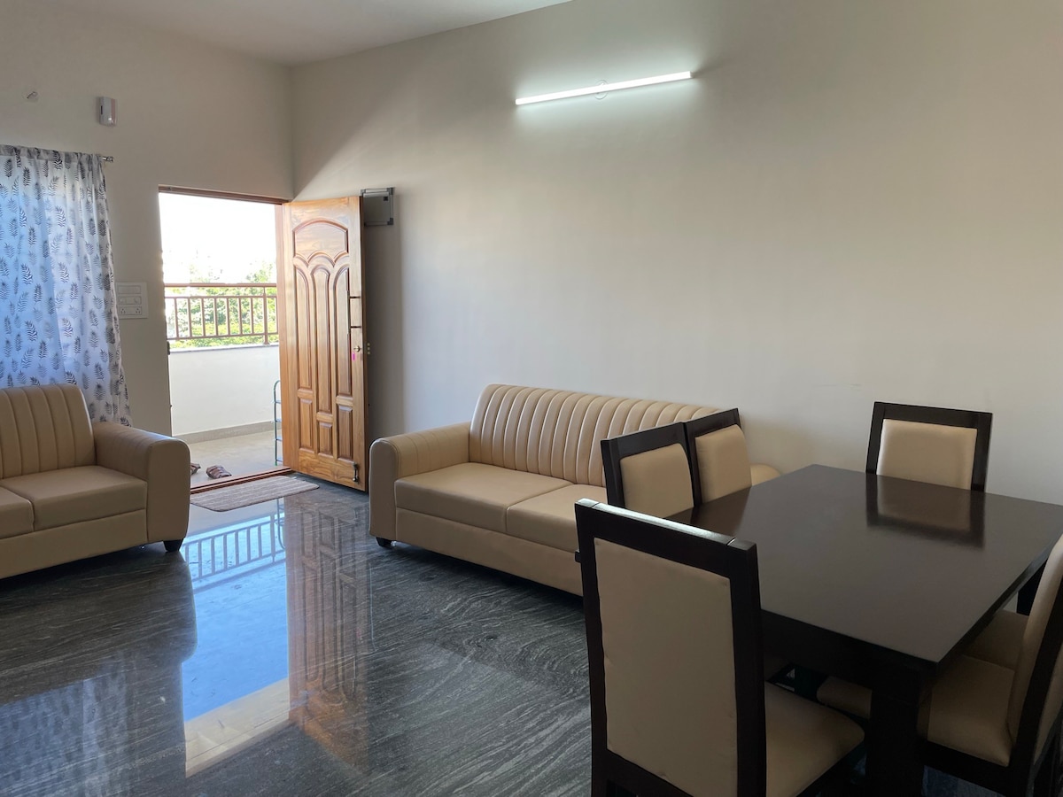 2bhk full furnished flat near EC