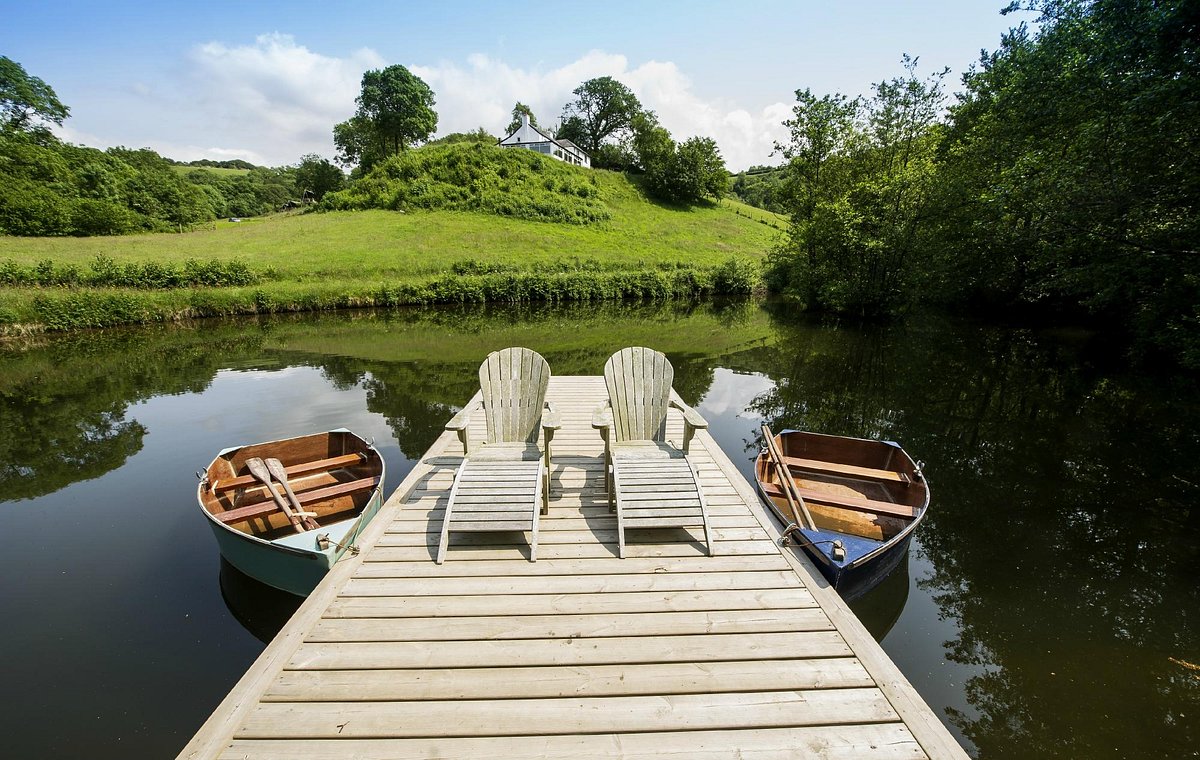 (Sleeps 6) - Swimming Lake & Hot Tub